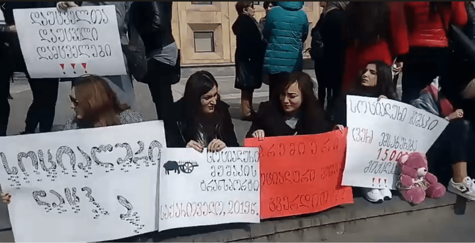 Социальные работники прекратили забастовку