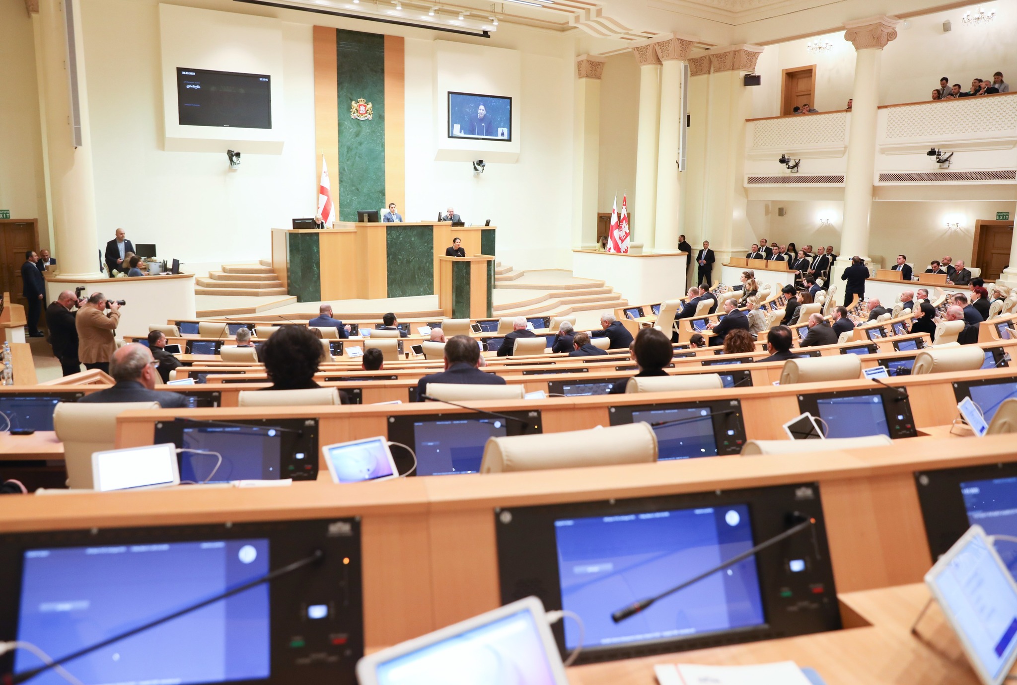 Политики комментируют выступление президента с ежегодным докладом в Парламенте