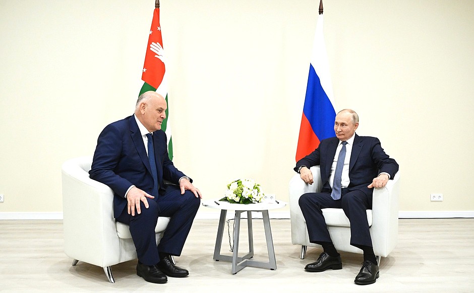 Бжания готов принять ВМФ России и хочет вступить в союзное государство