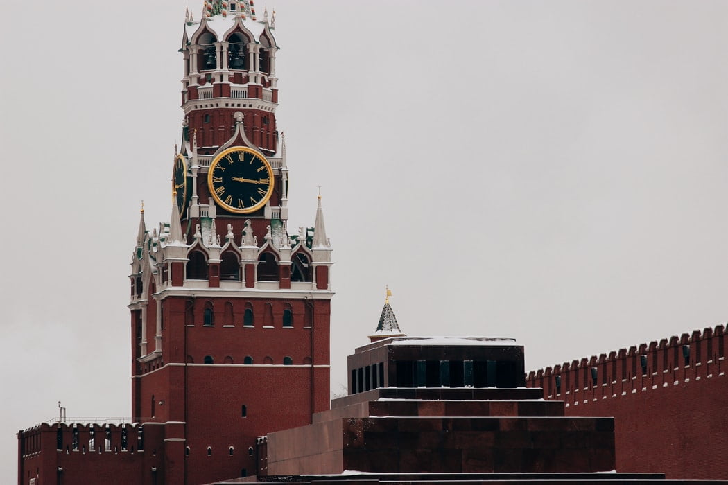 Лавров: Коллективный Запад пытается развязать цветную революцию в Грузии