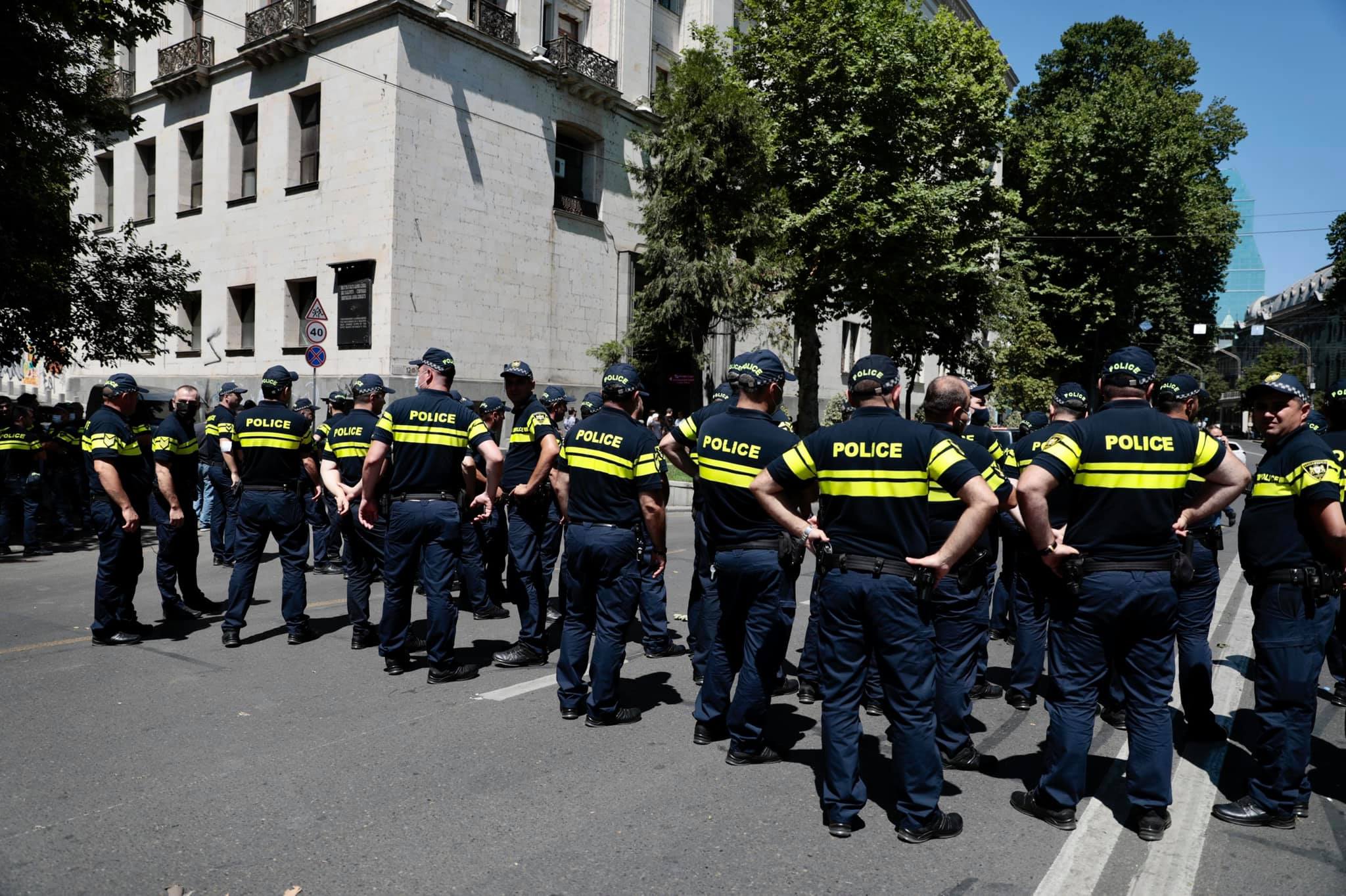 В связи с нападением на журналистов задержаны 3 человека
