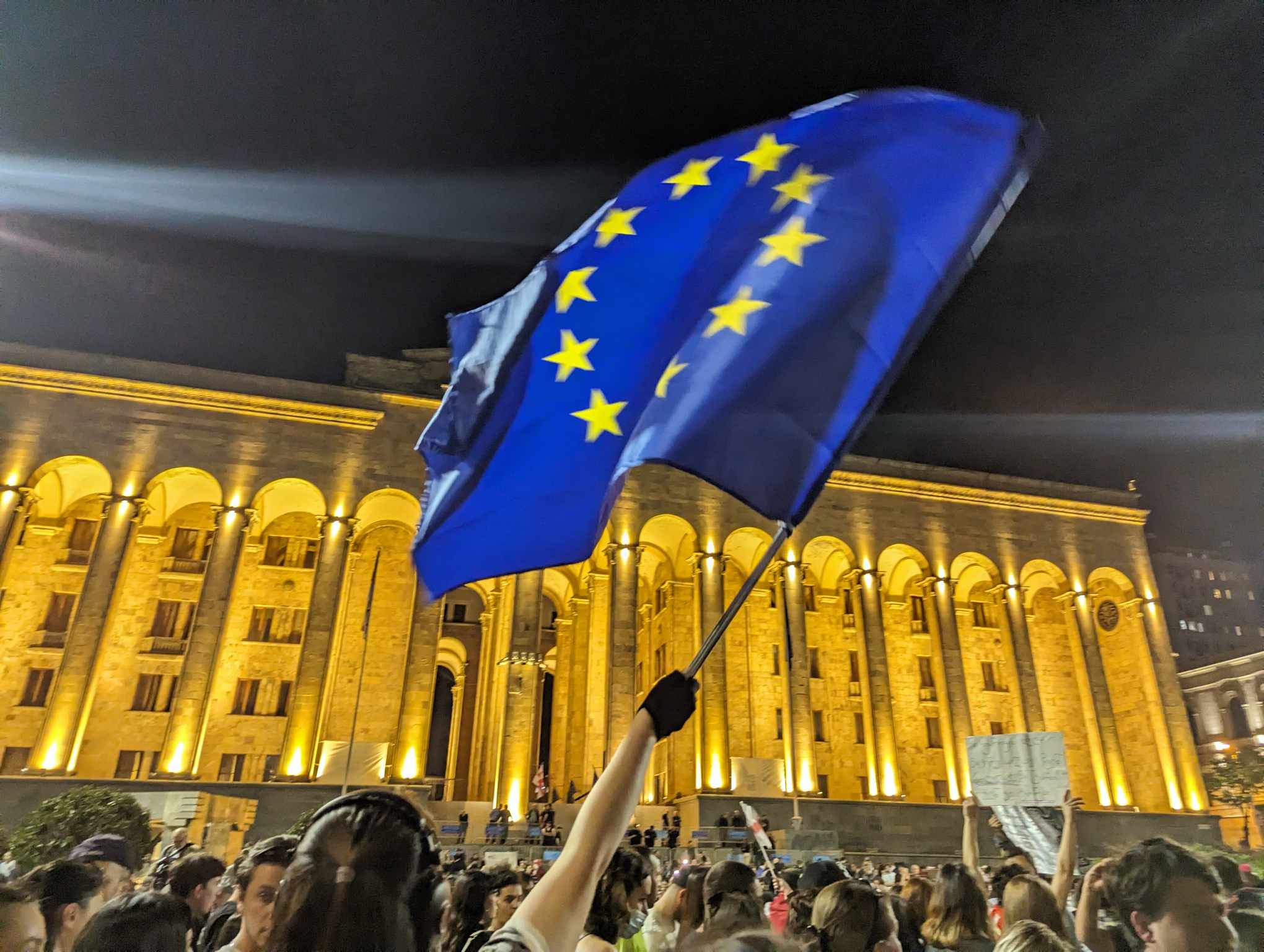 Протест против законопроекта об «иностранных агентах» продолжается восьмой день