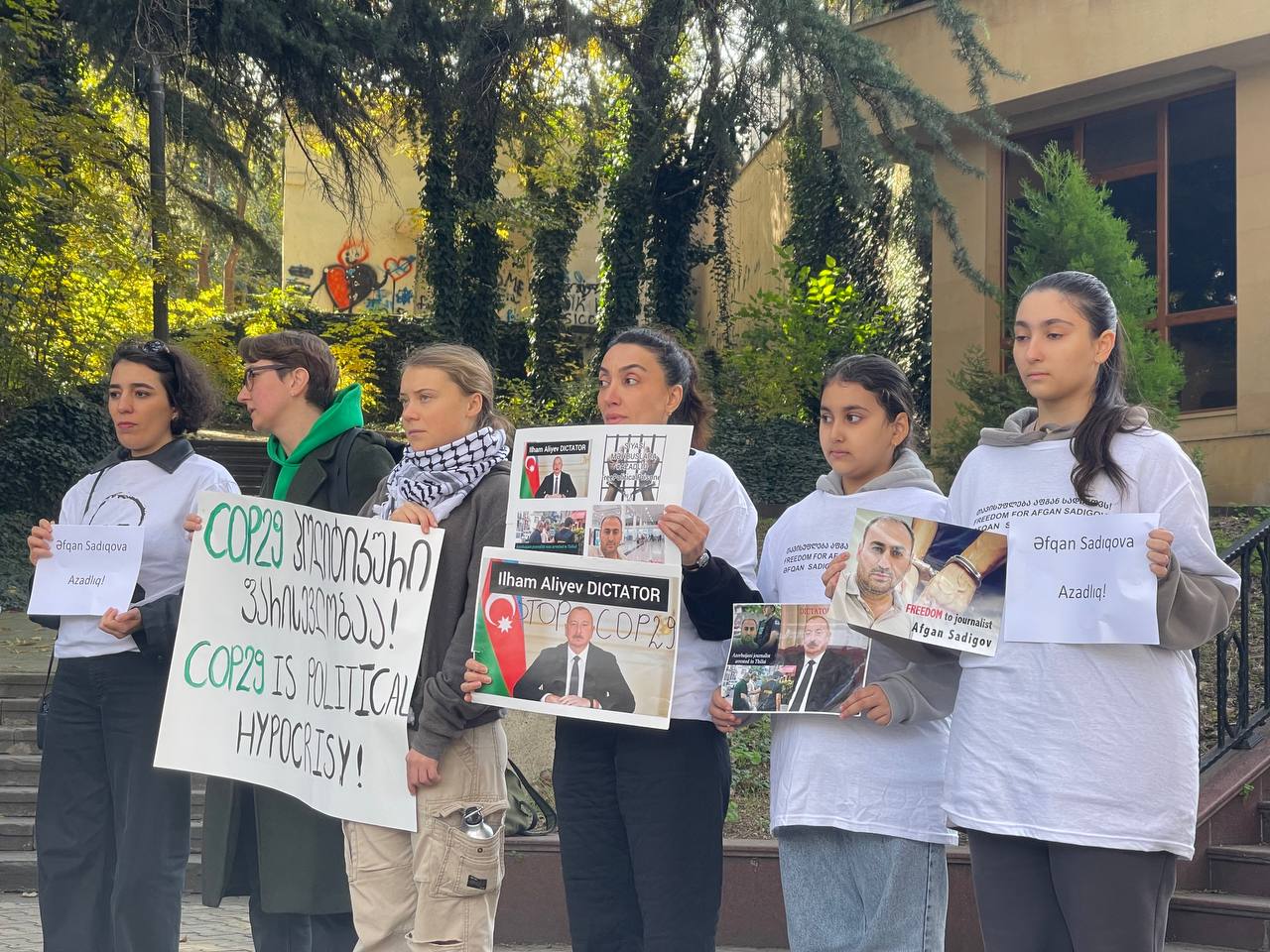 У Посольства Азербайджана прошла акция протеста с требованием освобождения Афгана Садыгова