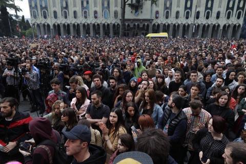 Власти Грузии подверглись острой критике за налеты в ночных клубах