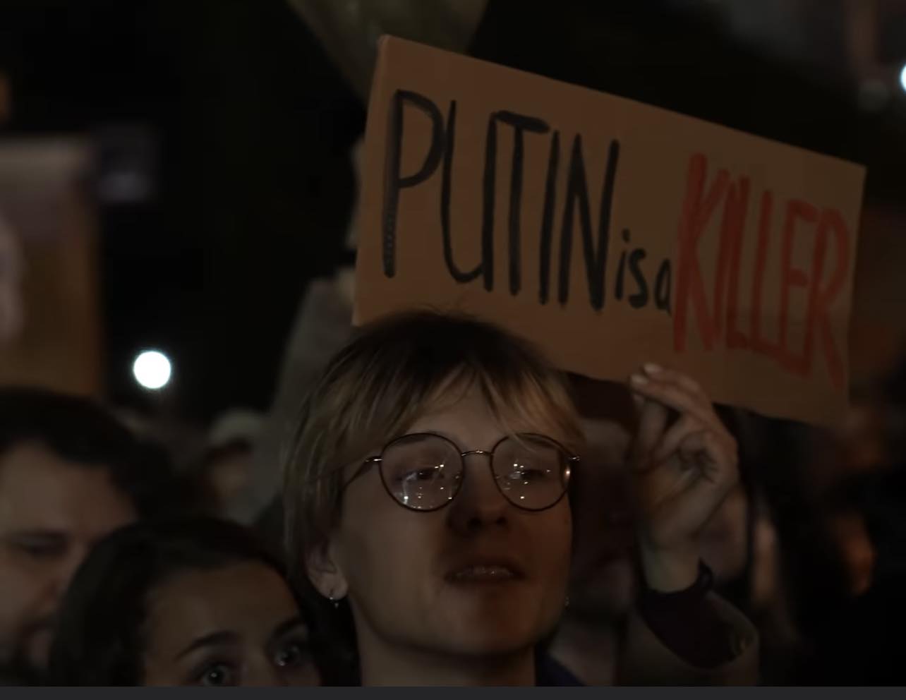 После сообщений о смерти Навального граждане России провели акции в Грузии