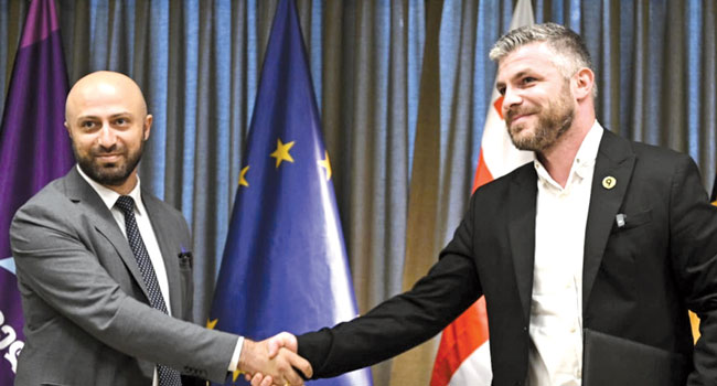“წესით, იმ პარტიის, რომელსაც  წლების განმავლობაში წარმოადგენდით, თავმჯდომარეებს კი უნდა იცნობდეთ სახეზე”
