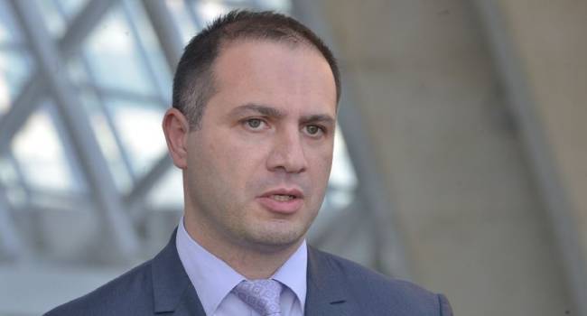 გივი მიქანაძე: “ბოკუჩავა, სამადაშვილი, კანდელაკი, ჭიაბერაშვილი,  ჯაფარიძე, დოლიძე, ქურდოვანიძე, ბურჯანაძე,  ხიდაშელი აყენებდნენ საკითხს, რომ ჩვენი დელეგაციის უფლებამოსილება არ აღიარებულიყო”