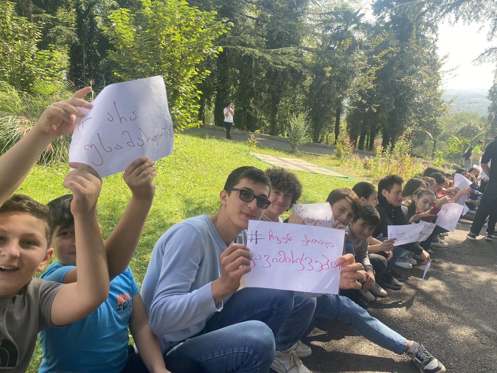 Публичные школы Чхороцку протестуют против «политически предвзятого отбора директоров»