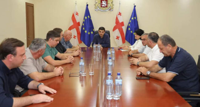 გურიაში სახელმწიფო რწმუნებულმა მუნიციპალიტეტების ხელმძღვანელ პირებთან სამუშაო შეხვედრა გამართა