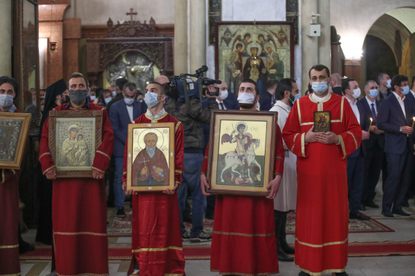 Фоторепортаж: Пасхальная литургия в соборе Самеба в Тбилиси