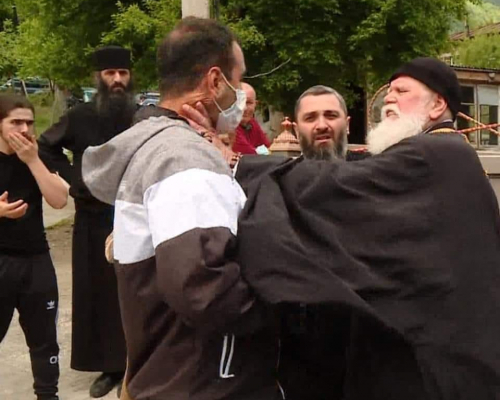 НПО осуждают «нападения на журналистов» со стороны священнослужителей