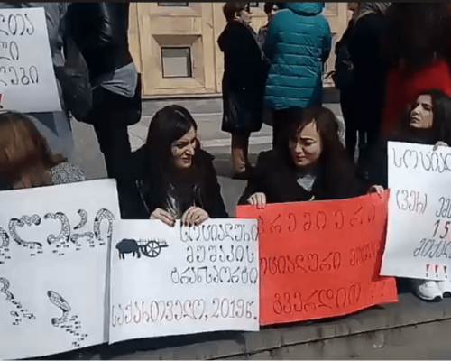 Социальные работники прекратили забастовку