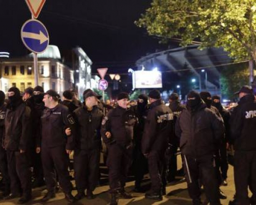 В результате полицейских рейдов в двух ночных клубах в Тбилиси арестованы восемь человек