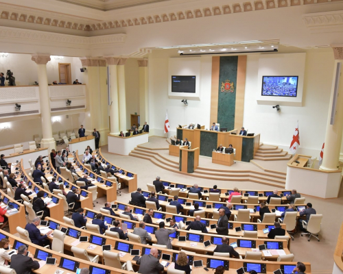 Парламент принял конституционные поправки по избирательной реформе в третьем чтении