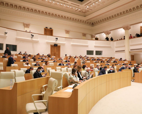 Поправки, необходимые для конституционного спора между правительством и президентом, приняты в первом чтении