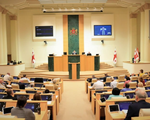 Парламент прекратил депутатские полномочия Зурабу Джапаридзе и Мамуке Хазарадзе