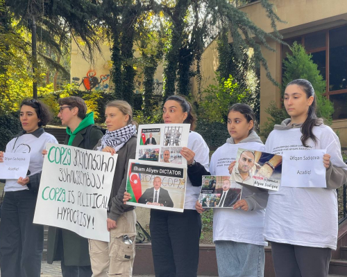 У Посольства Азербайджана прошла акция протеста с требованием освобождения Афгана Садыгова