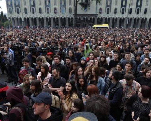 Власти Грузии подверглись острой критике за налеты в ночных клубах