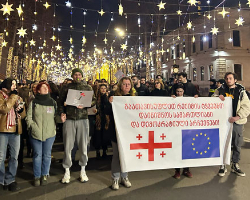 კავკასიის უნივერსიტეტის სტუდენტები და კურსდამთავრებულები ლაშა გაბიტაშვილის მხარდასაჭერად მარშს მართავენ