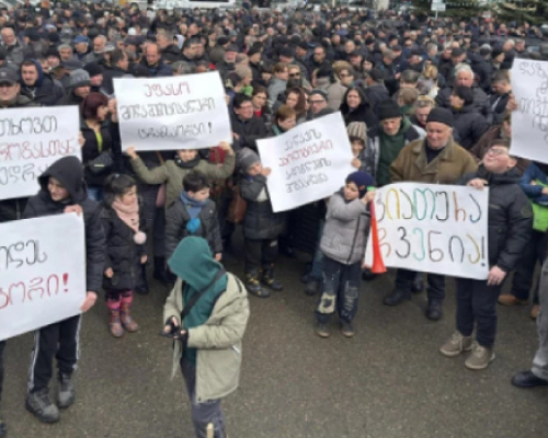 ჭიათურელი მაღაროელები ქალაქის ბლოკირებაზე გადადიან