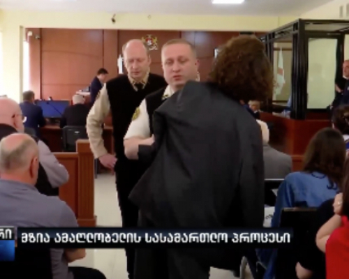 მოსამართლემ სხდომიდან გააძევა ფორმულას გადამღები ჯგუფი, რომელიც დგებუაძის დაკითხვას იღებდა