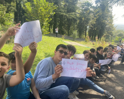 Публичные школы Чхороцку протестуют против «политически предвзятого отбора директоров»
