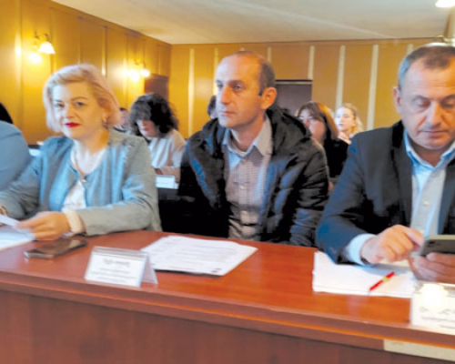 “თქვენი ხელისუფლების დროს “უპრაგონოდ”  გაყიდული მიწების გამოა ურეკში პრობლემები!”