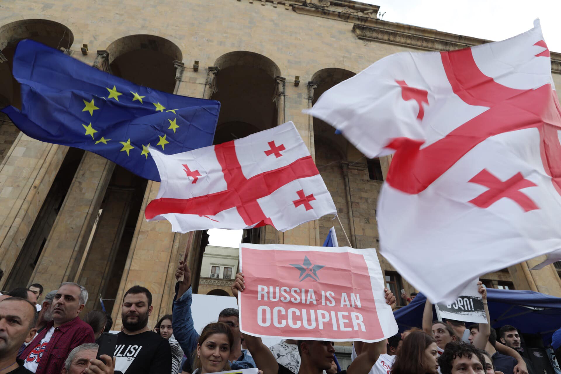 Activists, CSOs Call for Visa Requirements for Russians