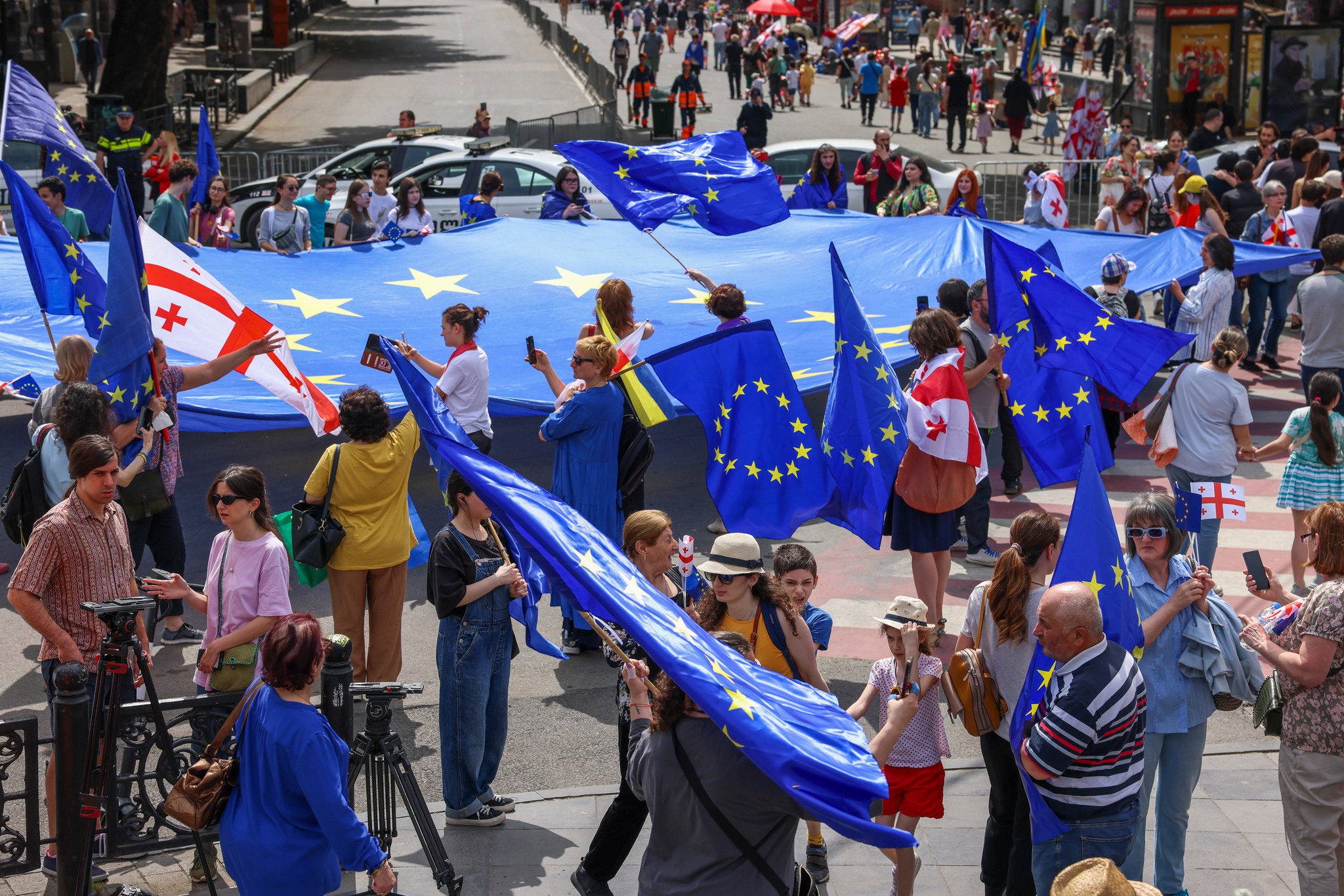 Dr. Laure Delcour: EU is placed in a situation where it has to develop a regional vision