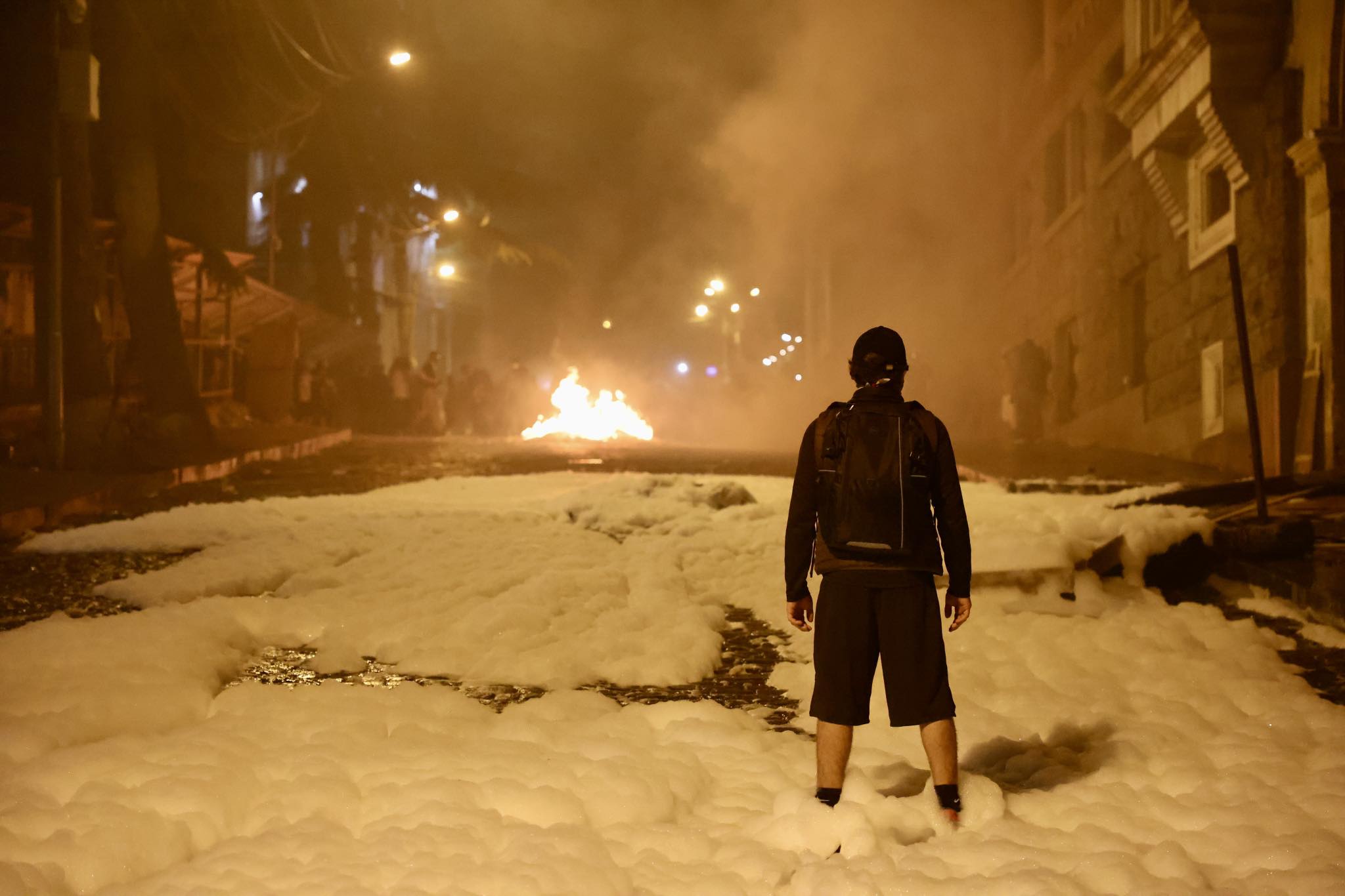 Photo Story | Agents Law Passes Second Reading, Thousands Protest Overnight Again
