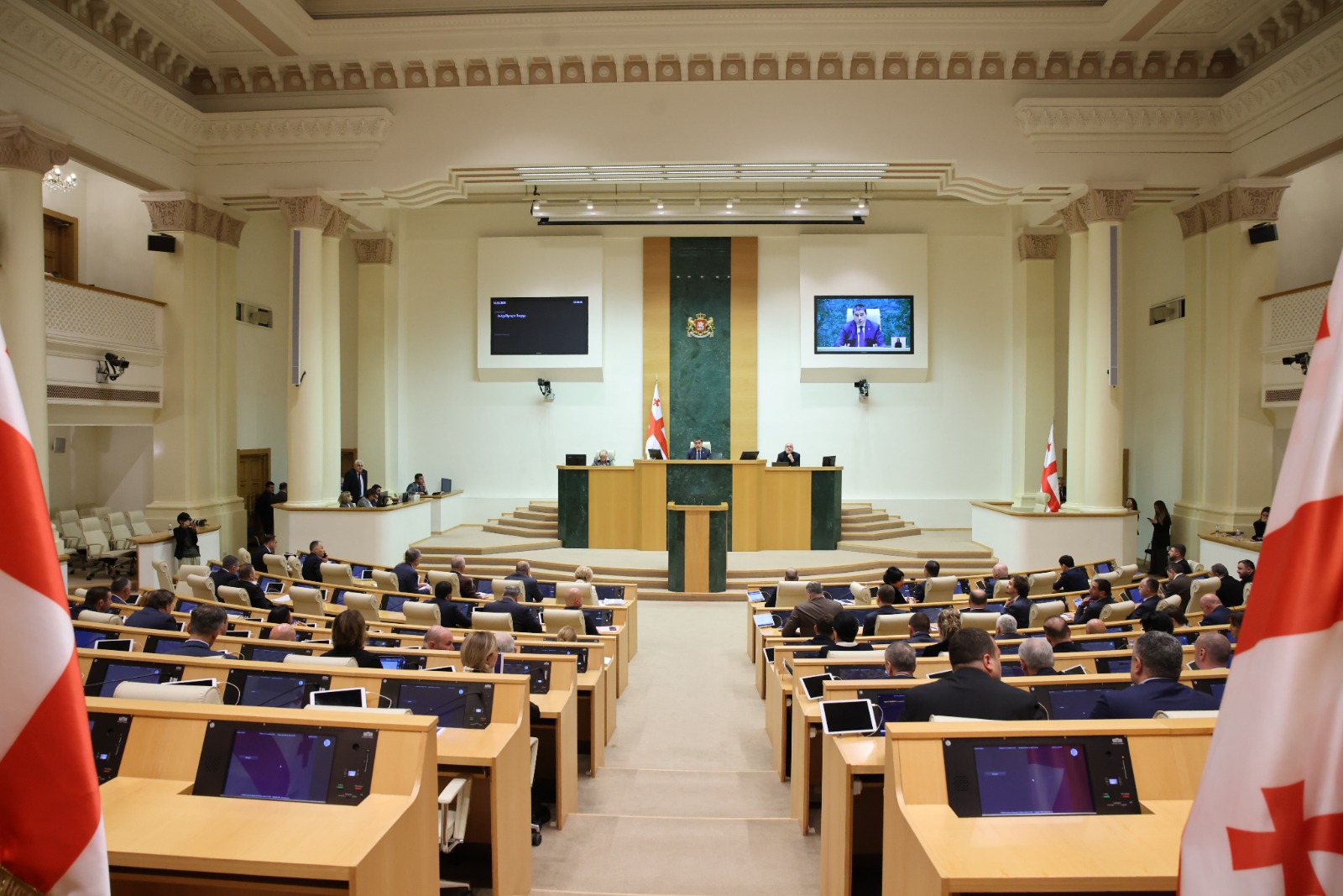 New Law Requires Convicted Officials to File Asset Declarations for 30 Years