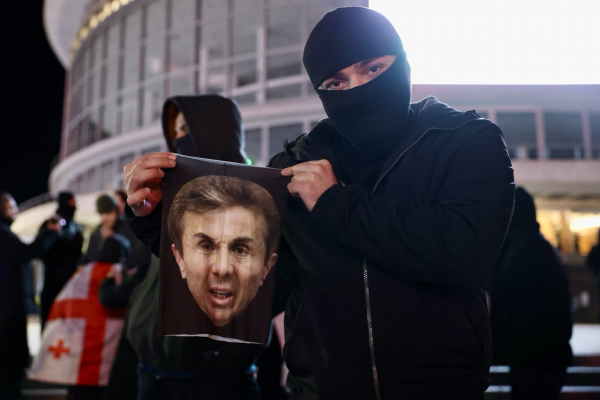 Photo Story | Mask Protest Mocks Ban